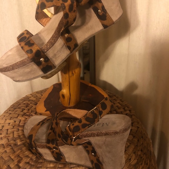 Mata laura Leopard wedges. - Picture 2 of 10